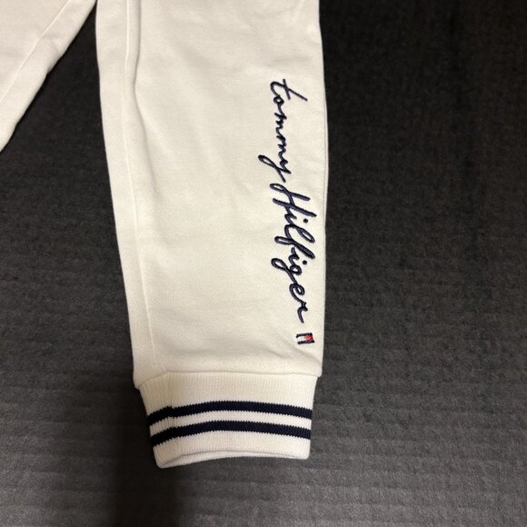 Tommy Hilfiger Girls Heart Logo Hoodie & Jogger Set – Size 3T, NWT - Picture 8 of 11